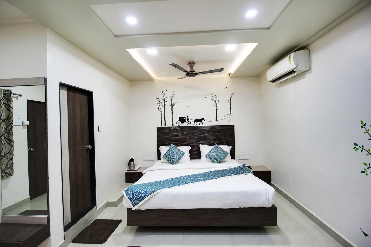 Daksh Hotel And Restaurant Talala Bagian luar foto