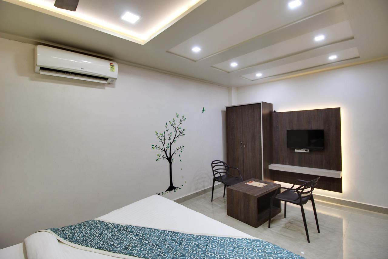 Daksh Hotel And Restaurant Talala Bagian luar foto