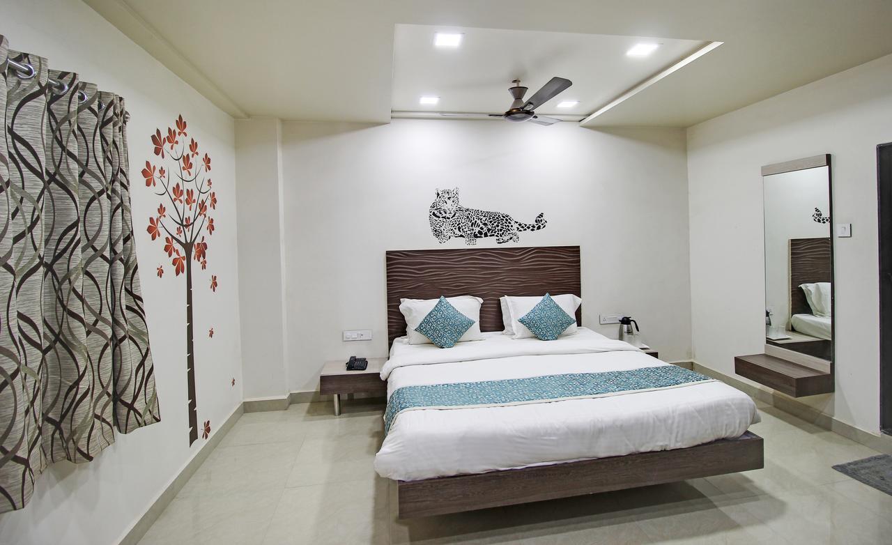 Daksh Hotel And Restaurant Talala Bagian luar foto