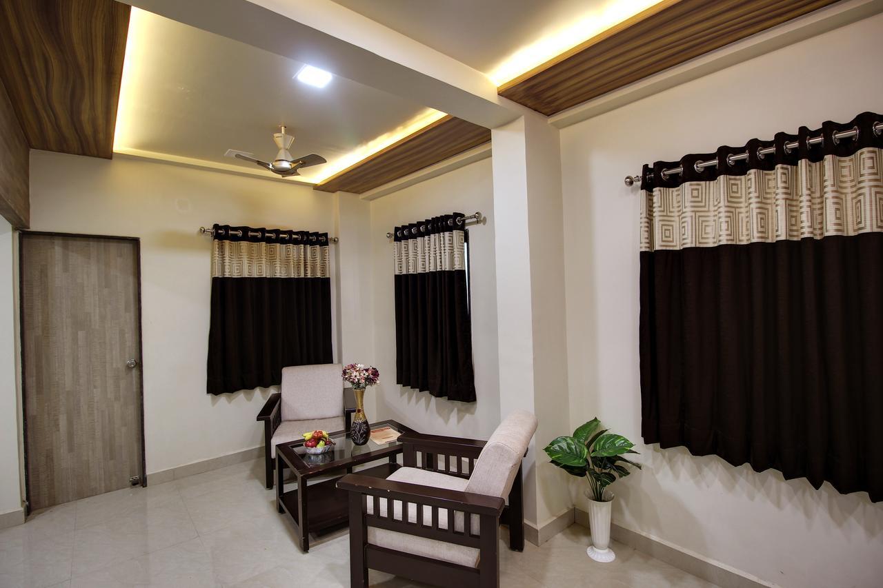 Daksh Hotel And Restaurant Talala Bagian luar foto