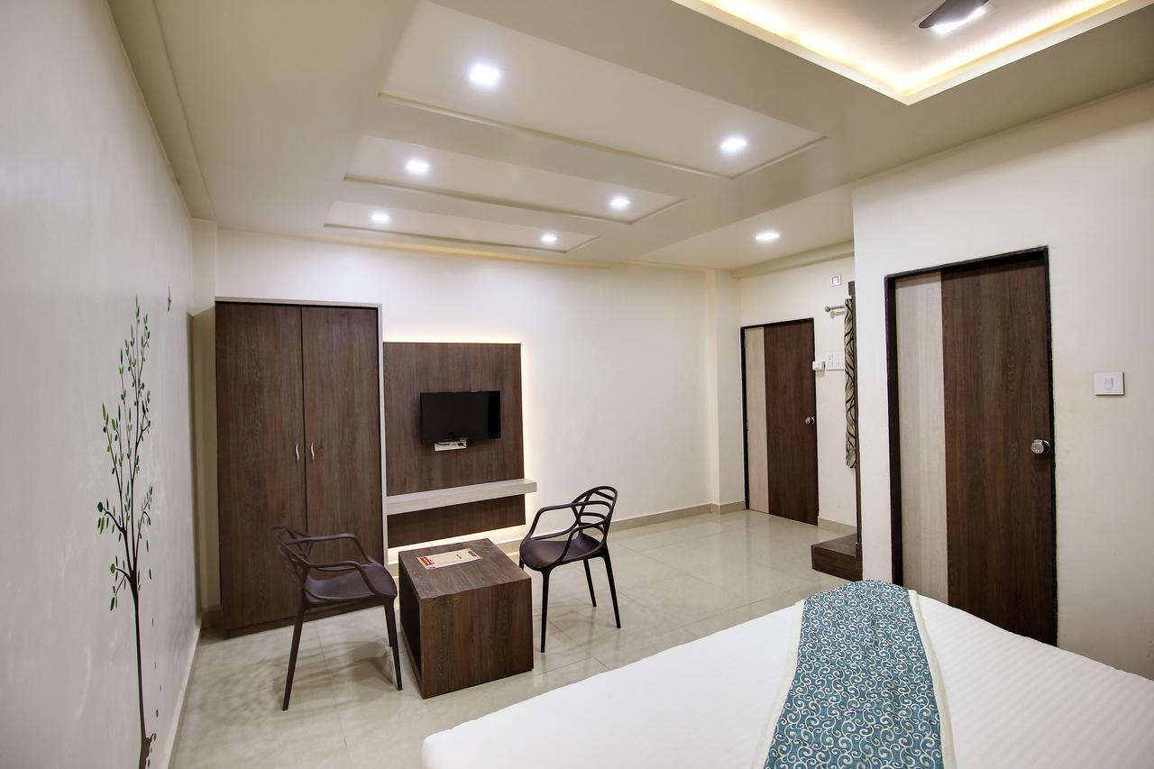 Daksh Hotel And Restaurant Talala Bagian luar foto