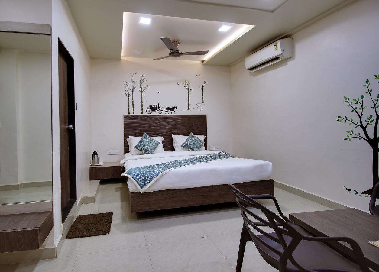 Daksh Hotel And Restaurant Talala Bagian luar foto